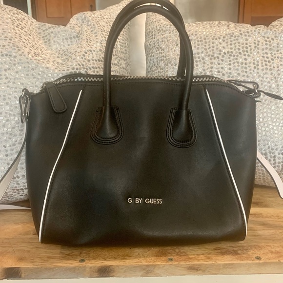 G by guess tote - Picture 1 of 13